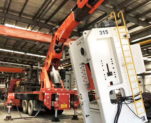 惠东附近随车吊出租，轻松解决运输难题