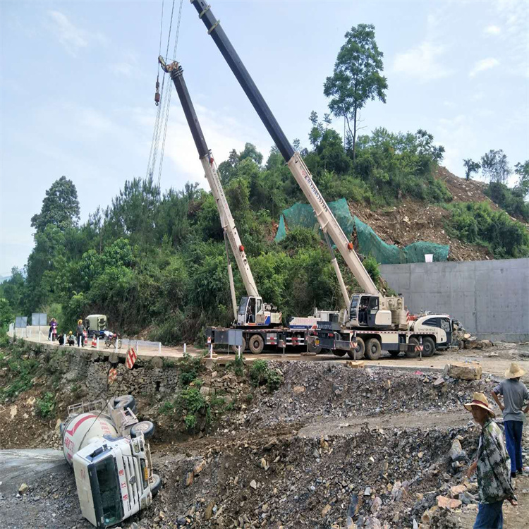 惠东汽车掉沟里叫吊车救援要多少钱